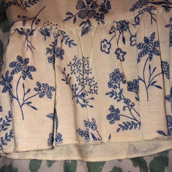 Medium flower blouse - Picture 3 of 4